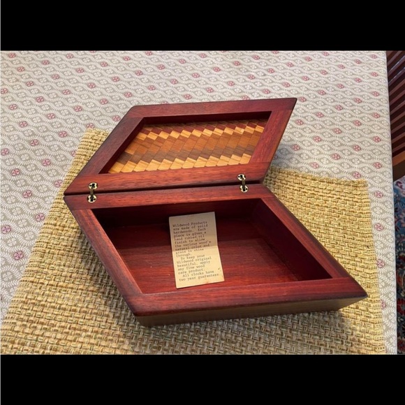 WILDWOOD handcrafted box in pristine - Picture 3 of 8
